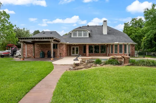 12010 Live Oak DR, Magnolia, TX 77354