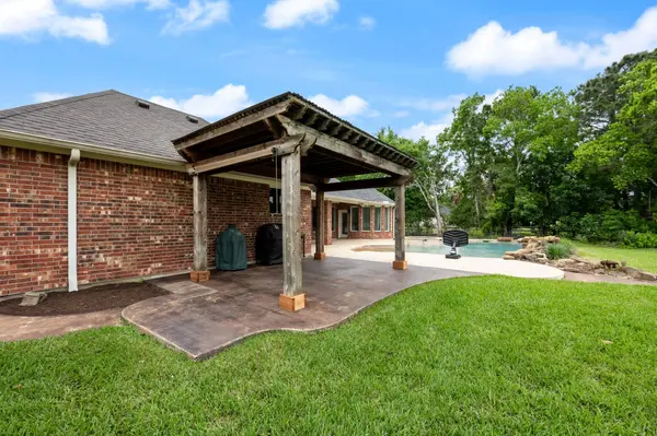 12010 Live Oak DR, Magnolia, TX 77354