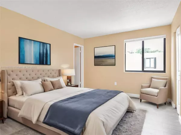 10300 NW 9th St Cir #201, Miami, FL 33172