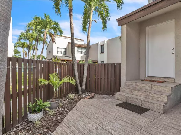 10300 NW 9th St Cir #201, Miami, FL 33172