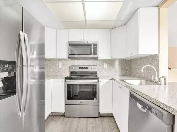 10300 NW 9th St Cir #201, Miami, FL 33172