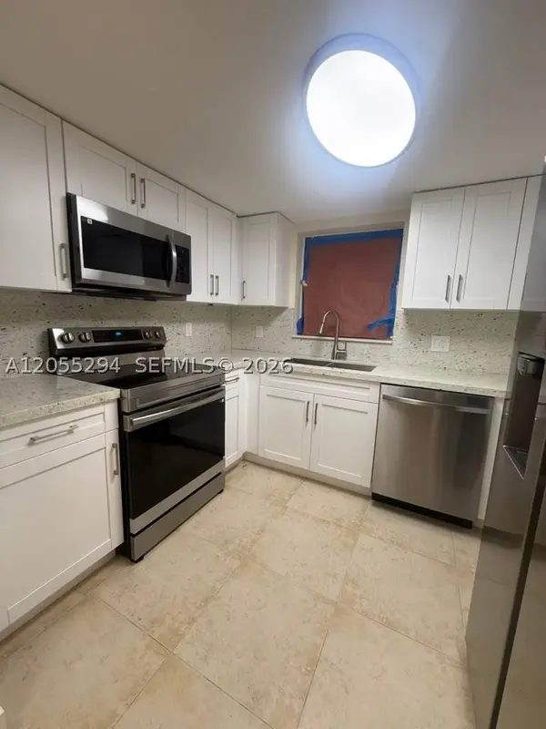9351 Fontainebleau Blvd #B112, Miami, FL 33172