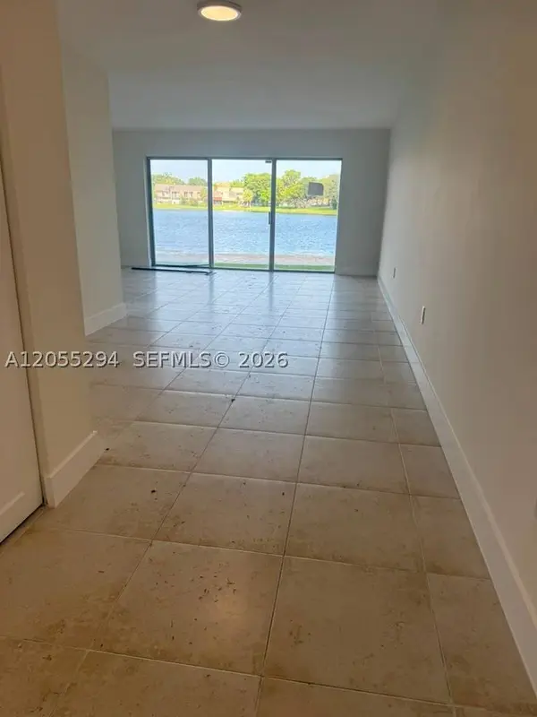 9351 Fontainebleau Blvd #B112, Miami, FL 33172