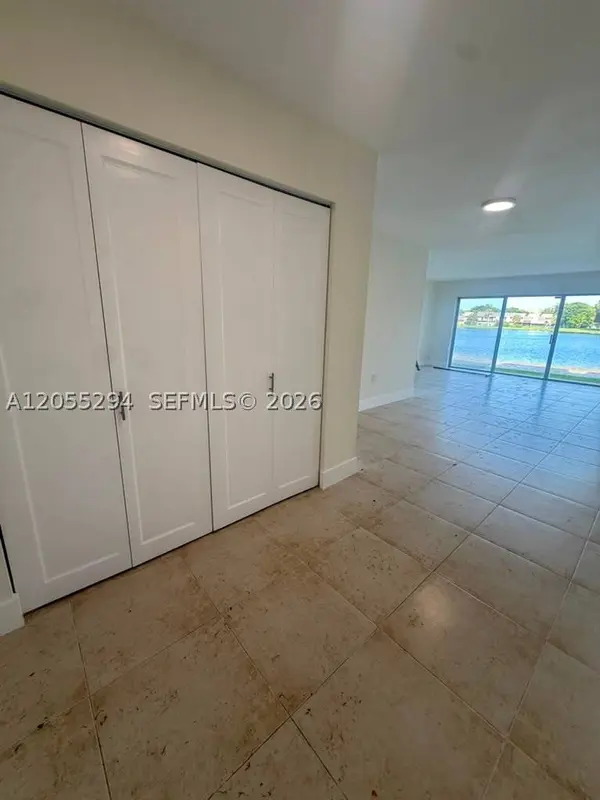 9351 Fontainebleau Blvd #B112, Miami, FL 33172