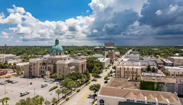 feature image of Living and Moving to DeLand, Florida: What You Need to Know
