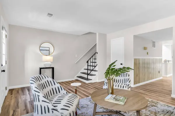3474 Beale Ct, Woodbridge, VA 22193-1702