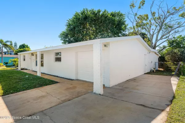 1773 Ixora DR W, Melbourne, FL 32935