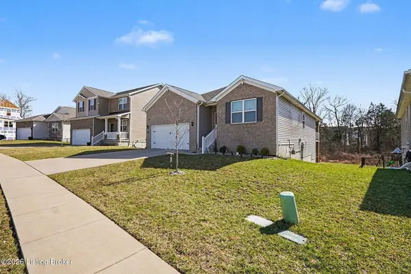 8034 Cedar Mdws Ln, Louisville, KY 40228