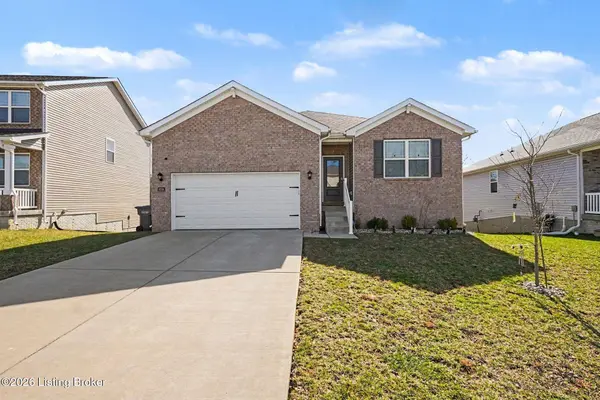 8034 Cedar Mdws Ln, Louisville, KY 40228