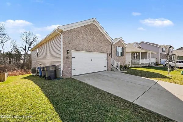 8034 Cedar Mdws Ln, Louisville, KY 40228