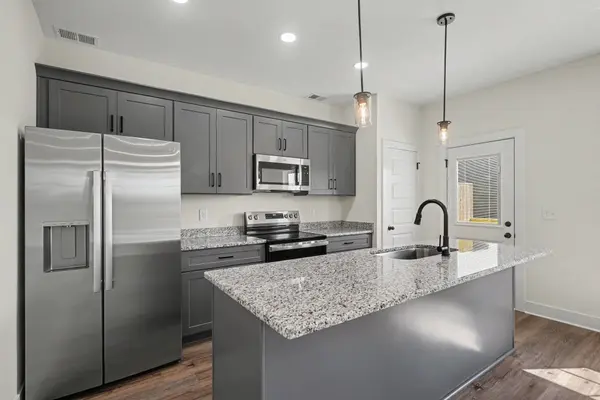 411 Cook Dr, Clarksville, TN 37042