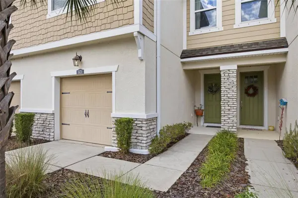 5525 CUMBERLAND STAR CT #33, Lutz, FL 33558
