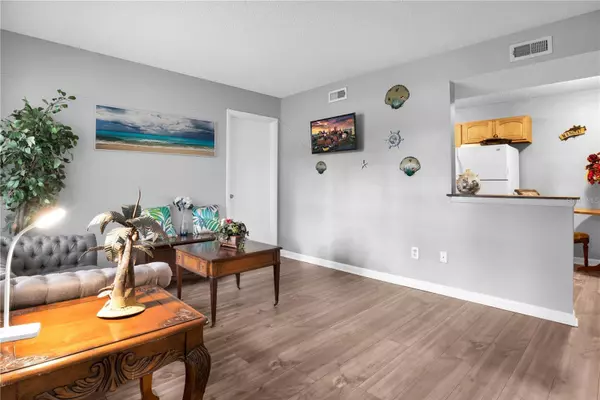 1600 BIG TREE RD #U6, South Daytona, FL 32119