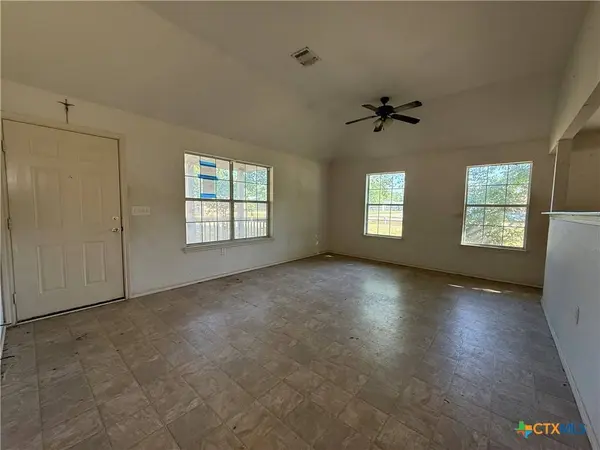 400 S Lucy ST, Bartlett, TX 76511