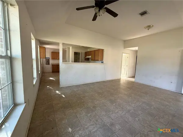 400 S Lucy ST, Bartlett, TX 76511