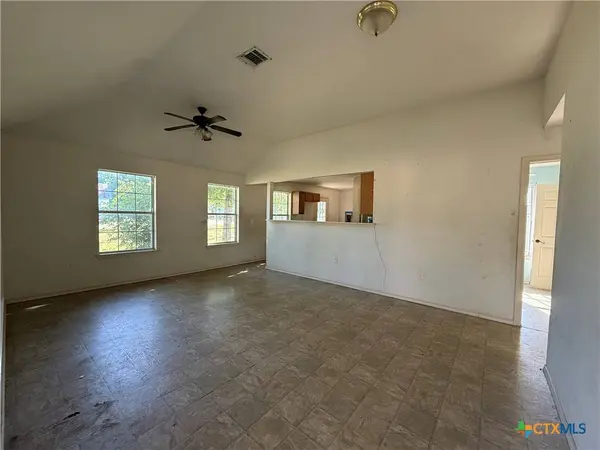 400 S Lucy ST, Bartlett, TX 76511