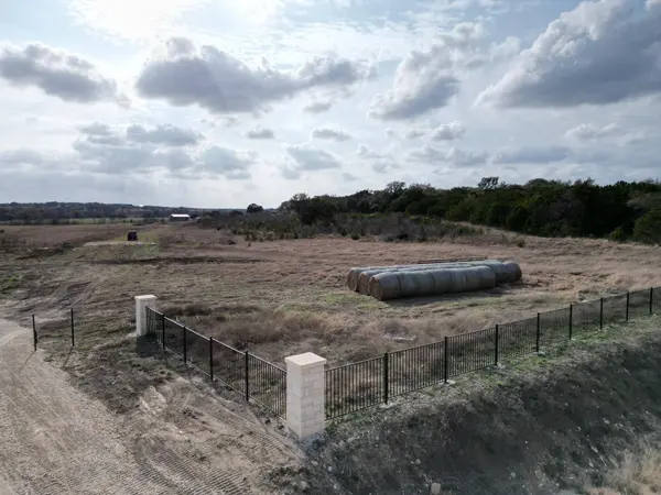 104 Scotty LN, Liberty Hill, TX 78642