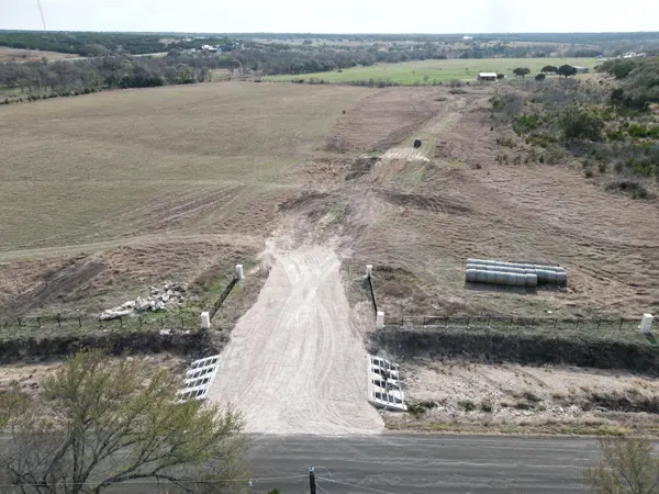 101 Scotty LN, Liberty Hill, TX 78642