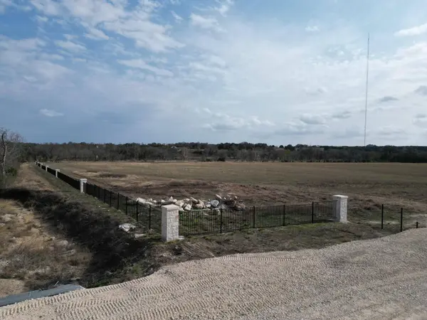 101 Scotty LN, Liberty Hill, TX 78642