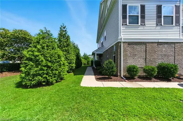 301 Sikeston LN, Chesapeake, VA 23322