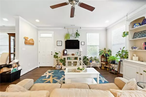 301 Sikeston LN, Chesapeake, VA 23322