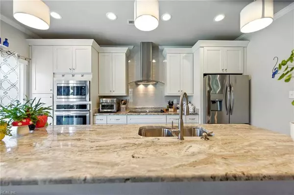 301 Sikeston LN, Chesapeake, VA 23322