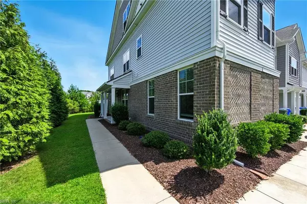 301 Sikeston LN, Chesapeake, VA 23322