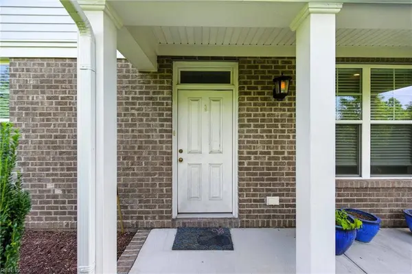 301 Sikeston LN, Chesapeake, VA 23322