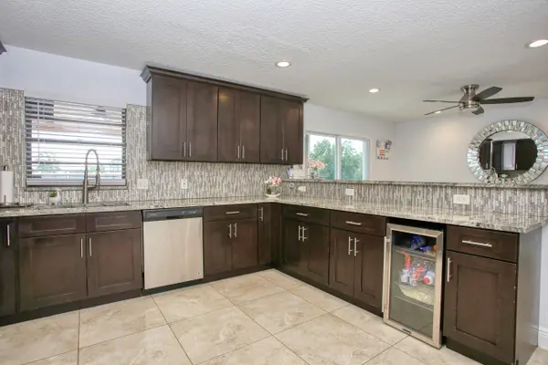 711 Cypress Ave, Orange City, FL 32763-6859