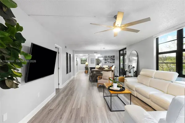 1101 Colony Point Cir #301, Pembroke Pines, FL 33026