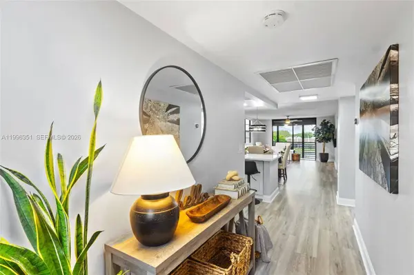 1101 Colony Point Cir #301, Pembroke Pines, FL 33026