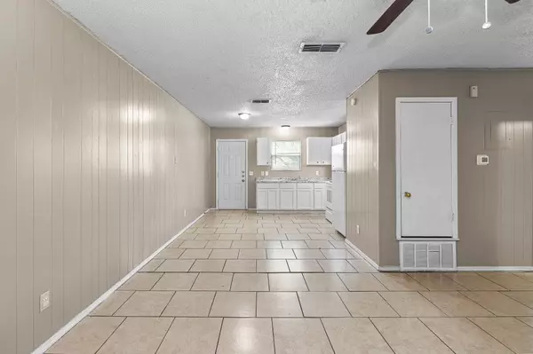 1611 Jones ST #5, Taylor, TX 76574