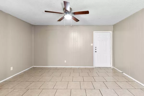 1611 Jones ST #5, Taylor, TX 76574