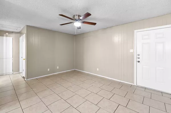 1611 Jones ST #5, Taylor, TX 76574