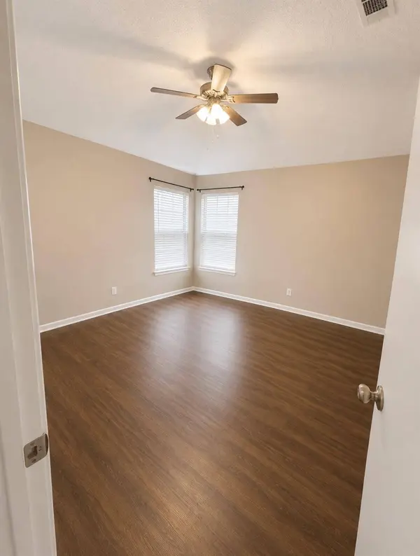 16405 Lone Wolf DR, Leander, TX 78641