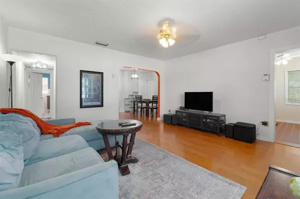 926 MAYFAIR CIR, Orlando, FL 32803