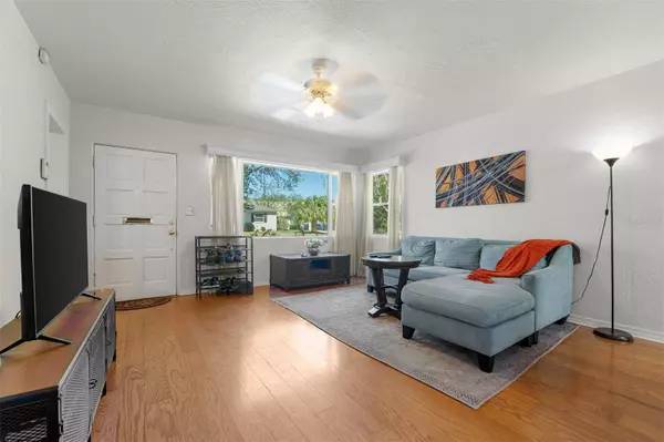 926 MAYFAIR CIR, Orlando, FL 32803