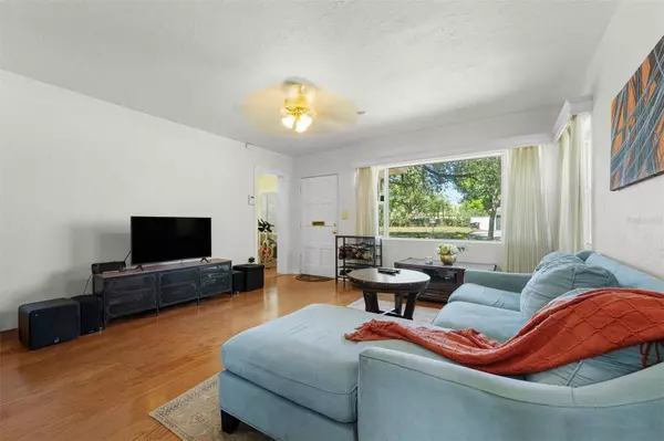 926 MAYFAIR CIR, Orlando, FL 32803