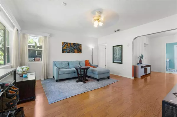 926 MAYFAIR CIR, Orlando, FL 32803