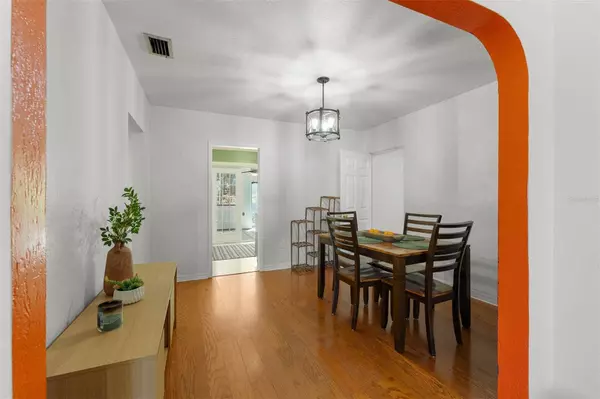 926 MAYFAIR CIR, Orlando, FL 32803