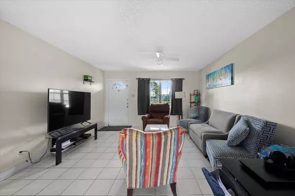 19309 Carolina CIR, Boca Raton, FL 33434