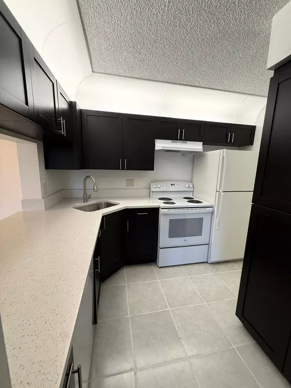 708 Sunny Pine WAY B1, Greenacres, FL 33463