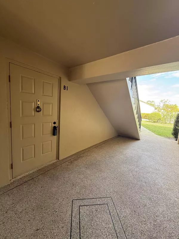 708 Sunny Pine WAY B1, Greenacres, FL 33463