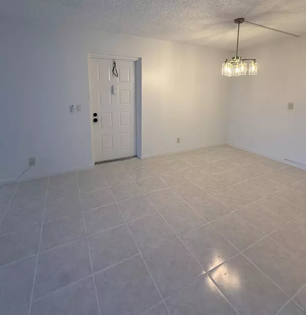 708 Sunny Pine WAY B1, Greenacres, FL 33463