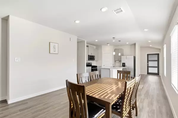 216 Shore Pointe Ct, Montgomery, TX 77316