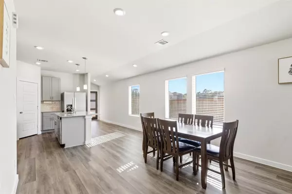 216 Shore Pointe Ct, Montgomery, TX 77316