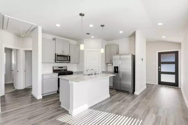 216 Shore Pointe Ct, Montgomery, TX 77316