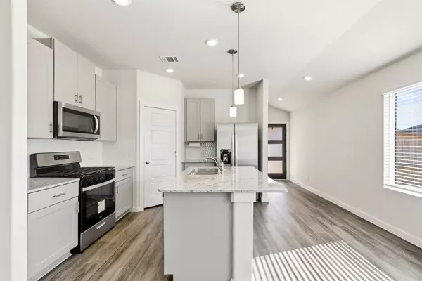 216 Shore Pointe Ct, Montgomery, TX 77316