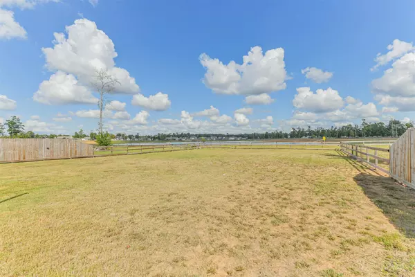 6138 Hazel Lake Dr, Conroe, TX 77303