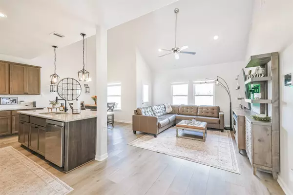 6138 Hazel Lake Dr, Conroe, TX 77303